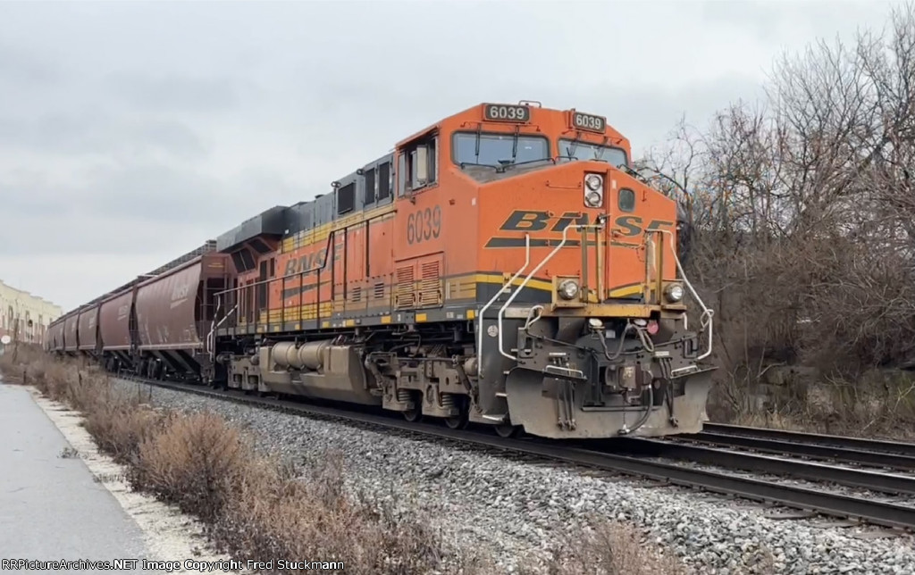 BNSF 6039 is rear DPU.